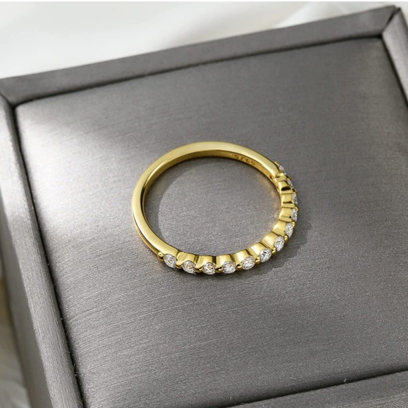 18k Diamond Half Eternity Ring - Picture 3 of 5